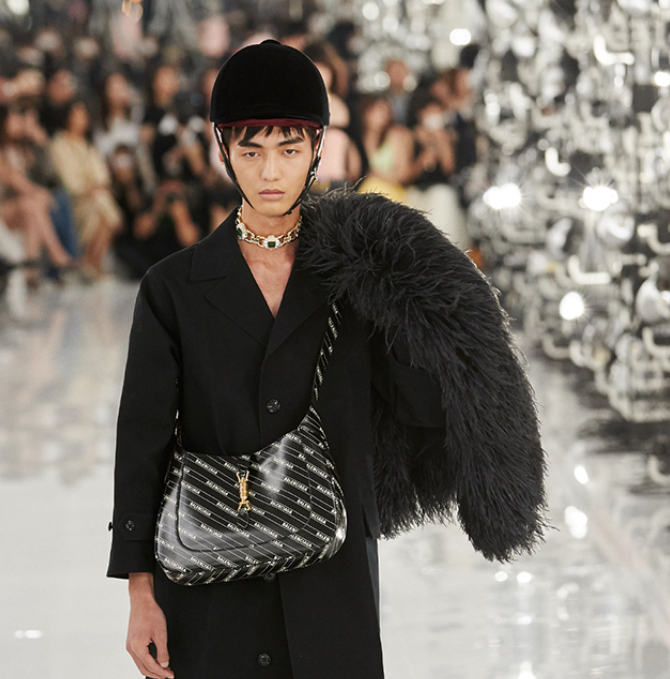 21FW 구찌 발렌시아가 아리아 제키백