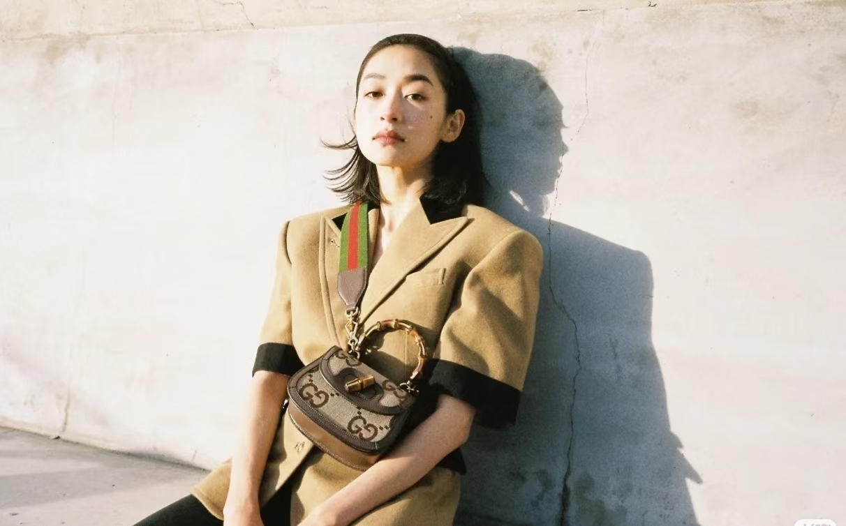 22ss 구찌 미니 점보 GG 뱀부 핸드백 686864 UQLBT 2570