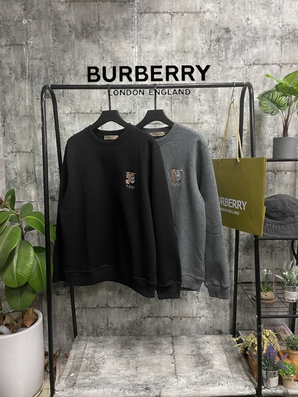 버버리 BT골드로고 맨투맨