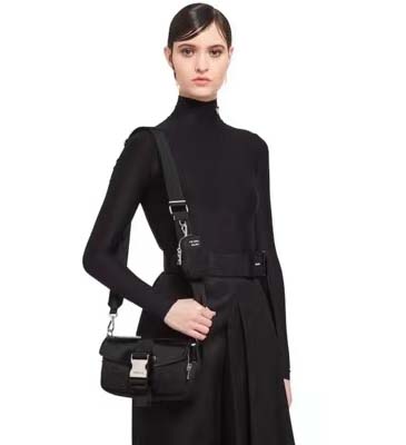 프라다 나일론 브러시드 가죽 숄더 백 1BD295