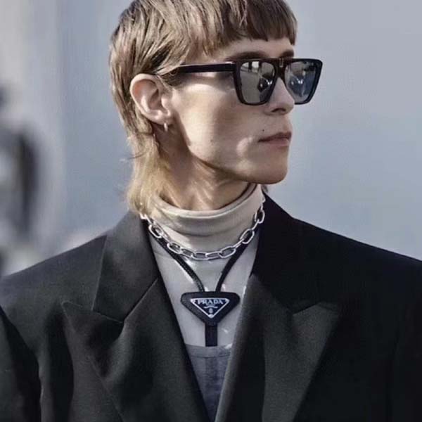 프라다 로고 사피아노 가죽 BOLO 넥타이