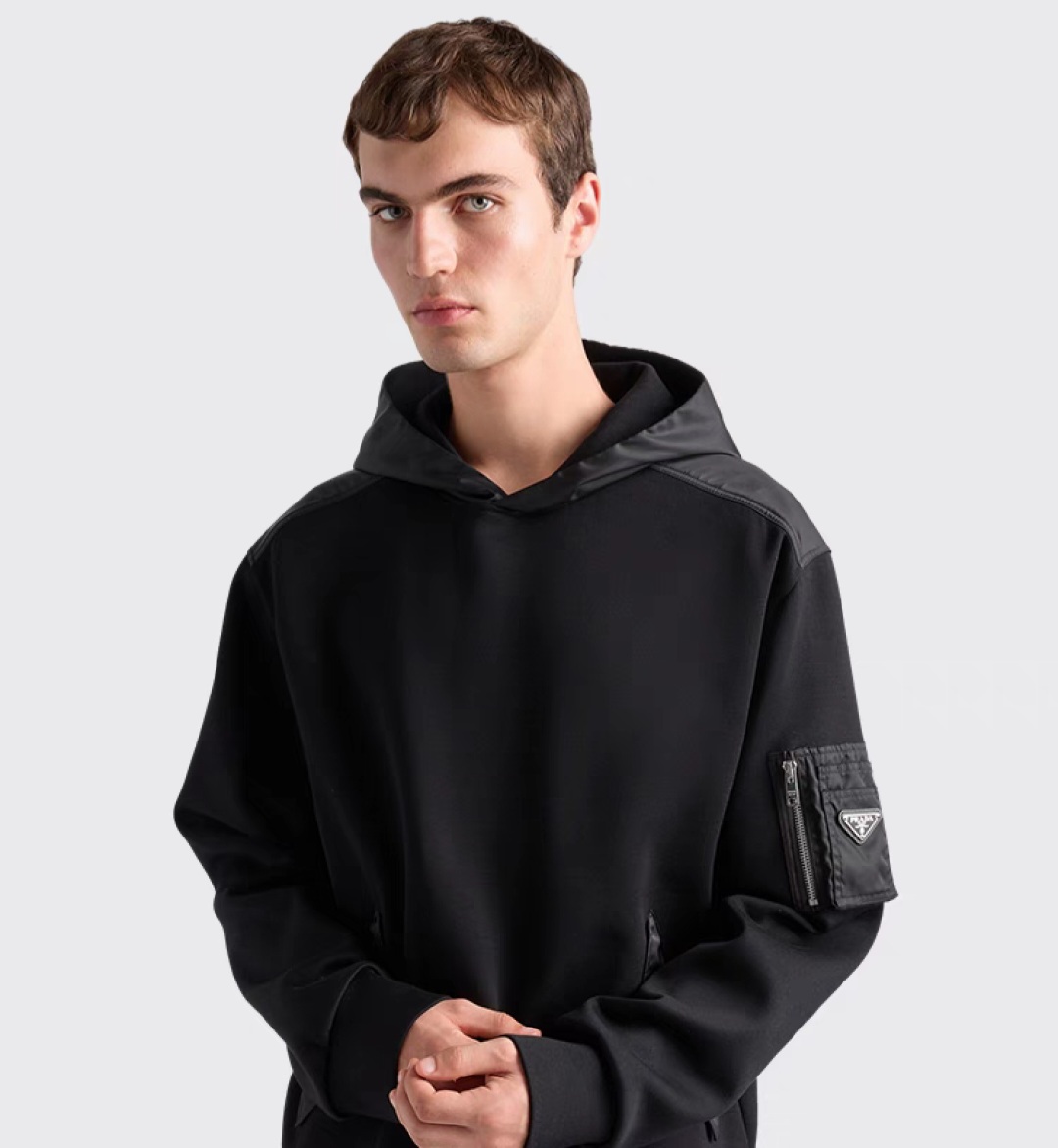 25년 프라다 로고 후드 맨투맨 0309