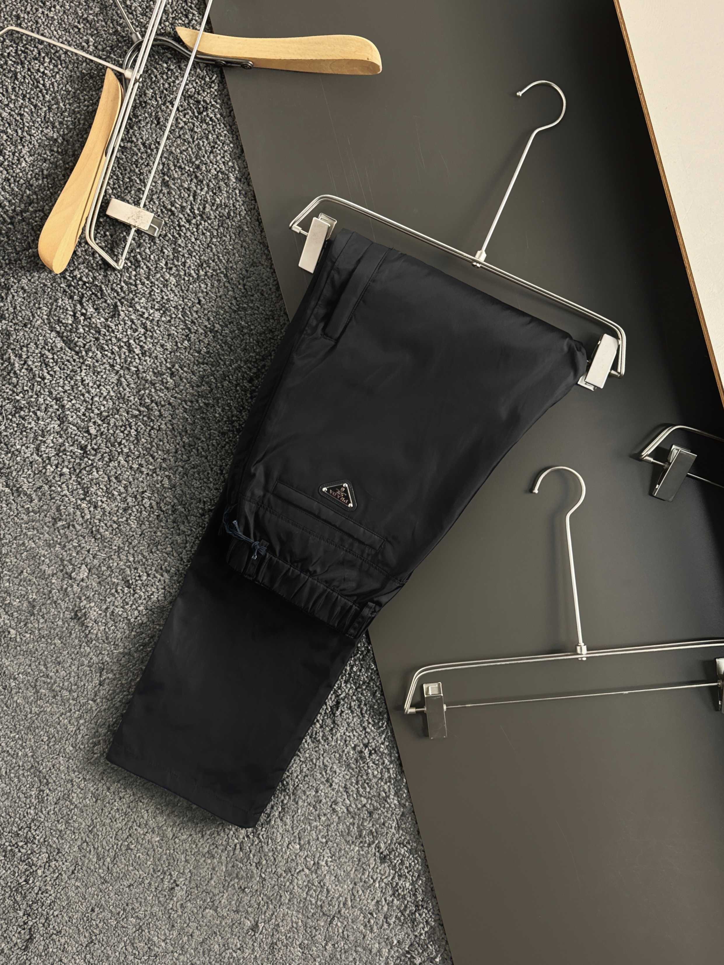 25년 프라다 로고 기능성 팬츠 0309