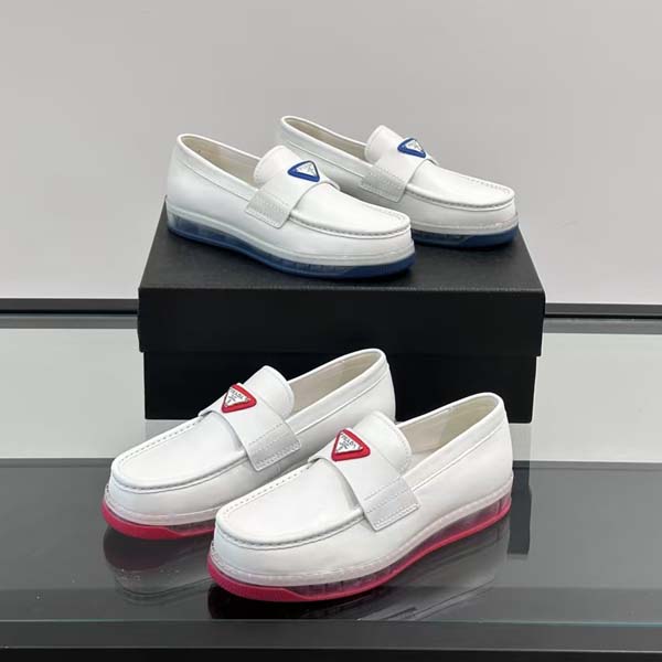 25년 프라다 로고 레더 에어 로퍼 3종 0323