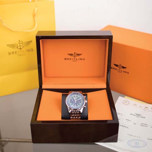 브라이틀링 내비타이머 B01 크로노그래프 신상입고