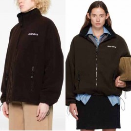 25년 미우미우 로고 집업 Fleee Sweatshirt 1010