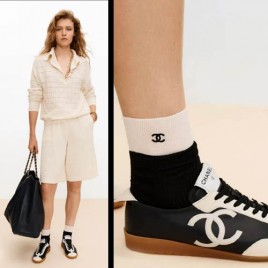 26ss 샤넬 카프스킨 엠보싱 스웨이드 블랙/화이트 스니커즈 2종 0216