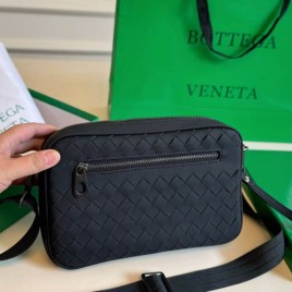 보테가 베니타 미디엄 카메라 레더 백