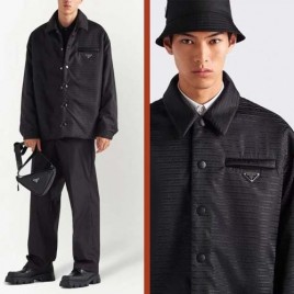 프라다 삼각로고 폴로 블랙 패딩 재킷